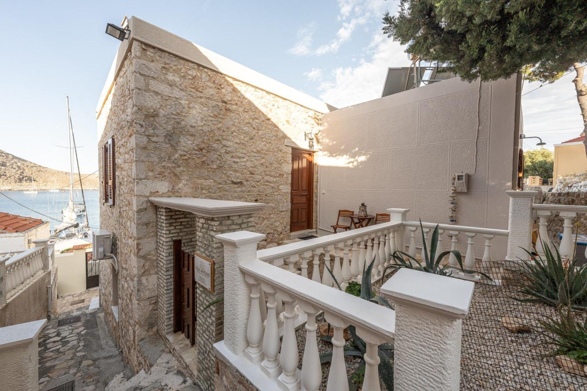 Villa Antonis Chalki Town Екстер'єр фото